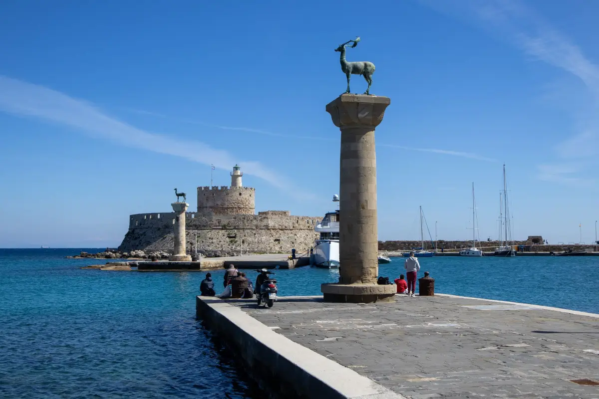 Rodos Mandraki limanı, kapıda vize ile gidilen Yunan adası