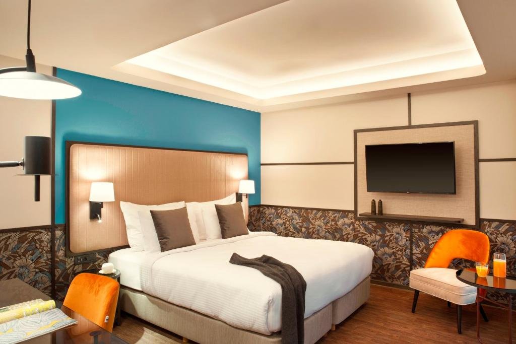 Zeus Essence Athens Central, former Athens Key